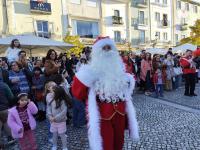 Chegada do Pai Natal e abertura do Mercadinho marcam arranque das festividades natalícias (c/áudio, vídeo e fotos)