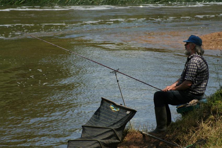 Governo acaba com proibição da pesca lúdica no Tejo
