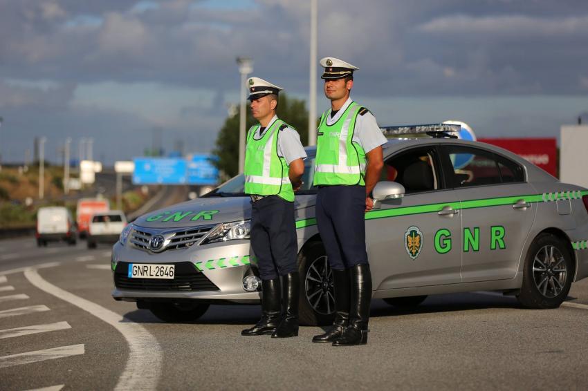 GNR detém 18 pessoas e regista 511 infrações de trânsito