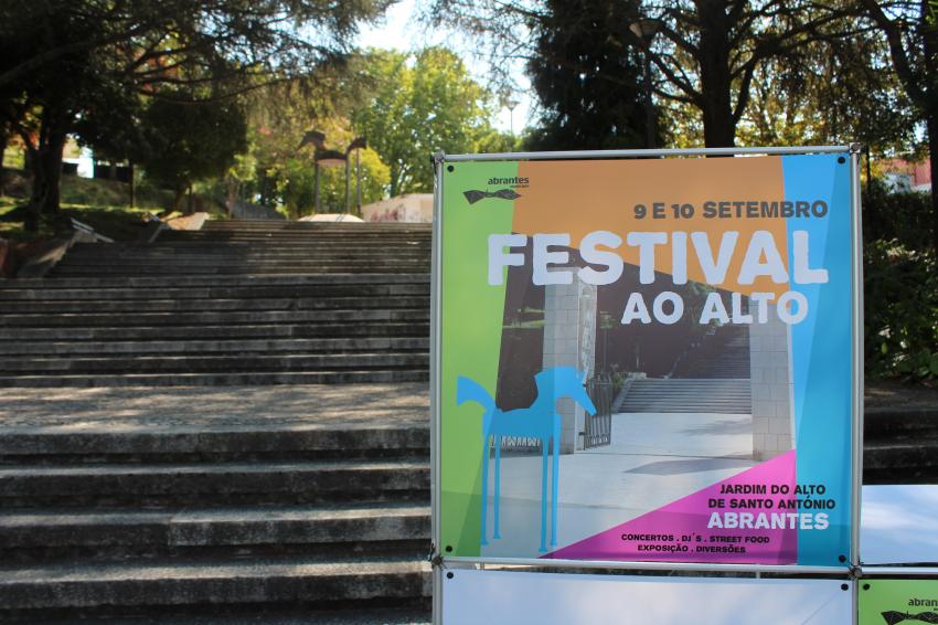 Festival ao Alto traz Bárbara Tinoco às escadarias do Alto de Santo António (C/ ÁUDIO)