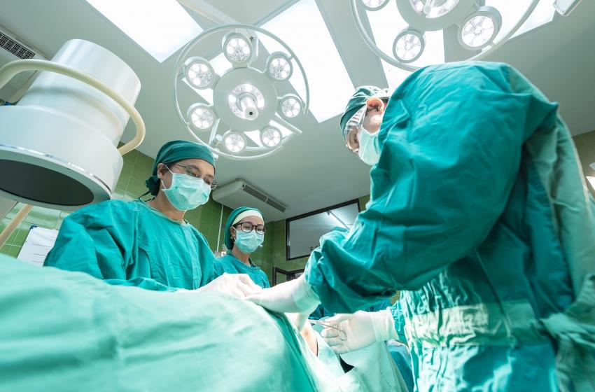 Cirurgia inédita permite transplante de coração de porco num ser humano